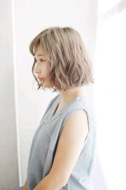 ハネ感で作るハイカジュアルな重軽ボブ