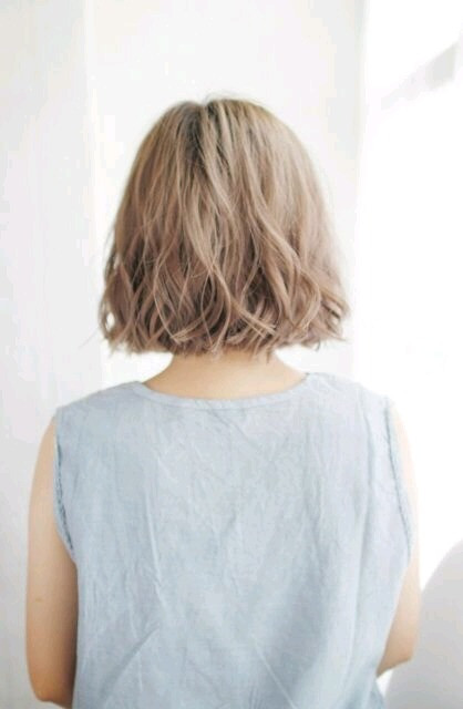 ハネ感で作るハイカジュアルな重軽ボブ