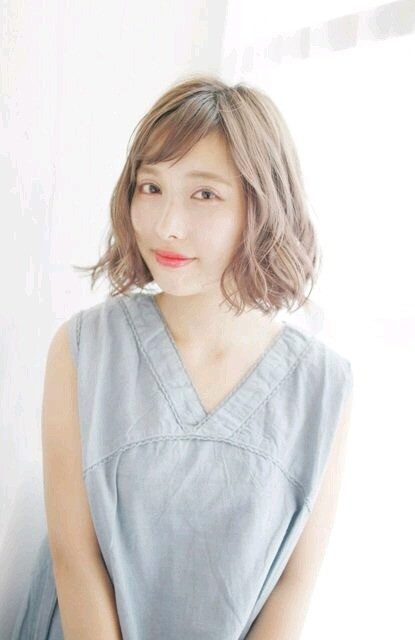 ハネ感で作るハイカジュアルな重軽ボブ