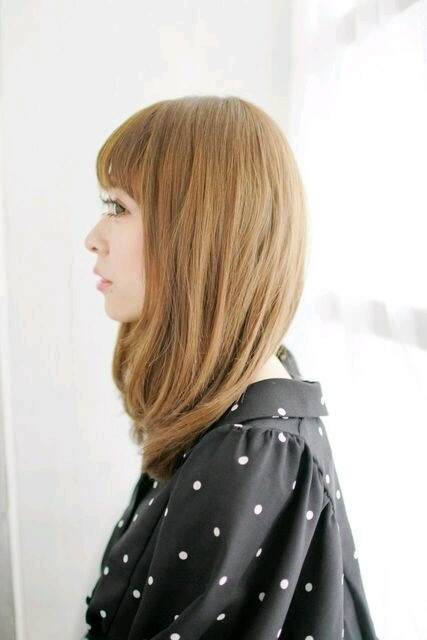 Aラインのミディアムなら細身え効果は絶大！